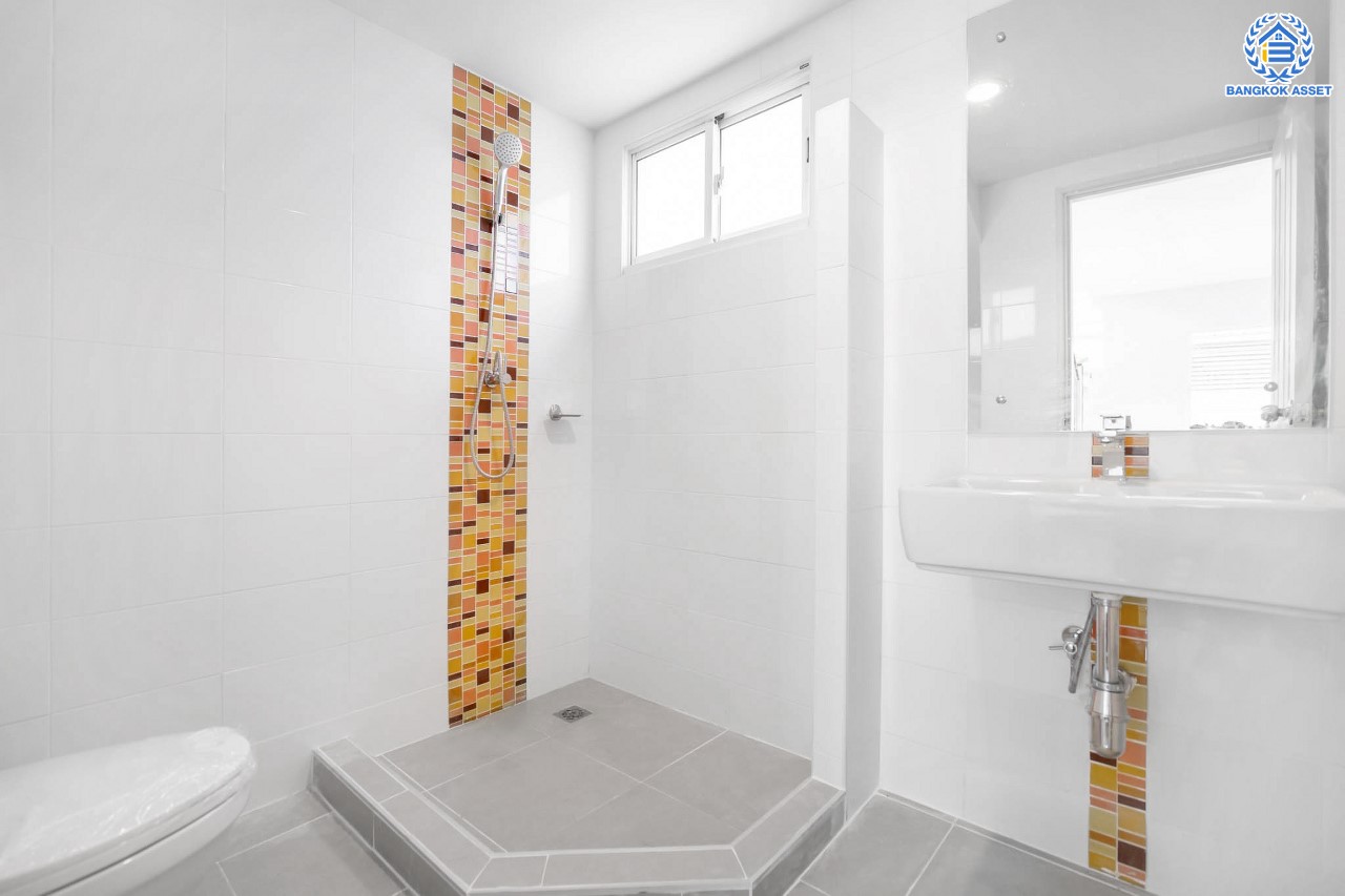 บ้านมือสองตกแต่งใหม่ หลังใหญ่ ดีไซน์ทันสมัย เนื้อที่ 53.8 ตร.ว. ม.ภัสสร14 บางใหญ่-กาญจนาฯ (ซ.กันตนา) รองรับทุกความสุข ฟังก์ชัน 3 ห้องนอน 2 ห้องน้ำ 2 ที่จอดรถ บนทำเลศักยภาพ ใกล้เซ็นทรัลเวสต์เกต ทางด่วน "ศรีรัช" และรถไฟฟ้า "สถานีตลาดบางใหญ่"